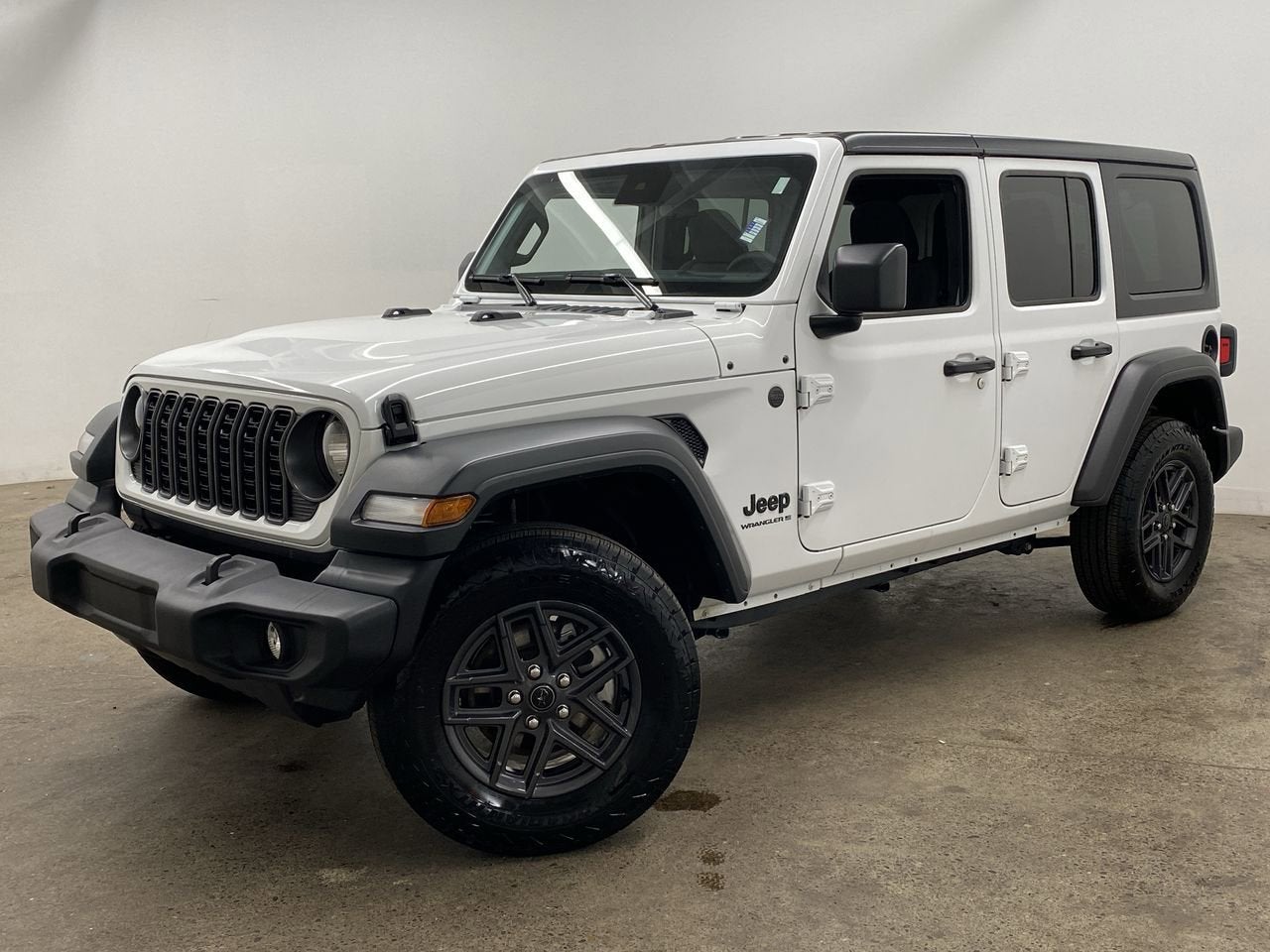 2025 Jeep Wrangler Sport S's photo