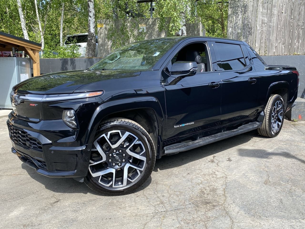 2025 Chevrolet Silverado EV RST Max Range's photo