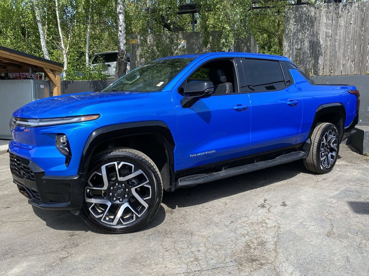 2025 Chevrolet Silverado EV RST Max Range's photo