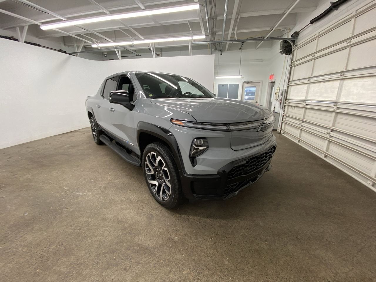 2025 Chevrolet Silverado EV RST - Max Range