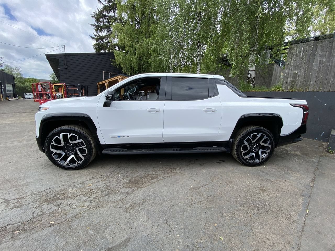 2025 Chevrolet Silverado EV RST - Max Range