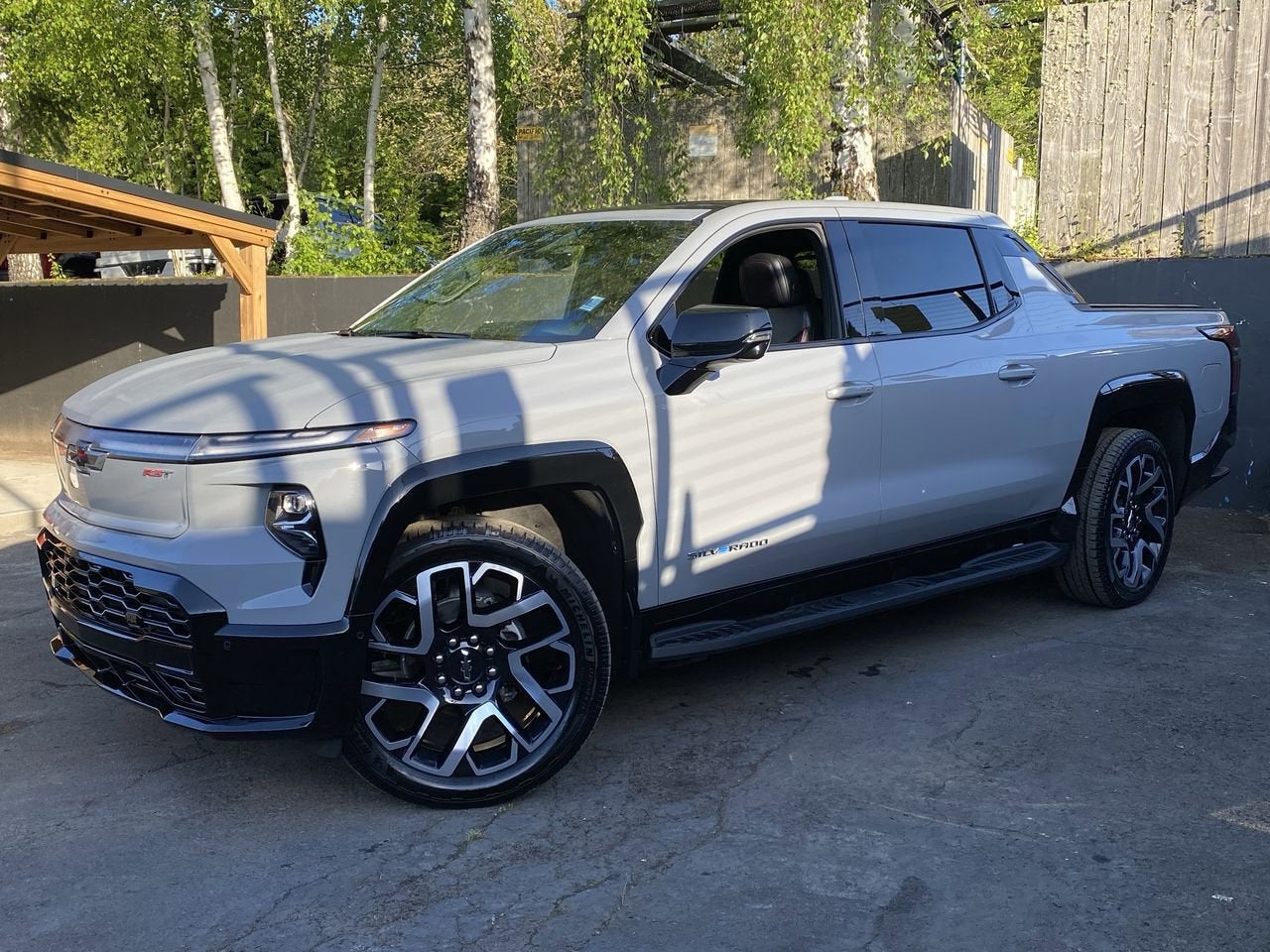 2025 Chevrolet Silverado EV RST Max Range's photo