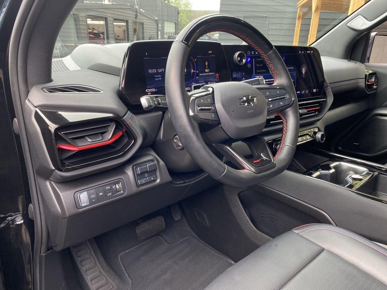 Used 2024 Chevrolet Silverado EV RST with VIN 1GC40ZEL1RU000278 for sale in Portland, OR