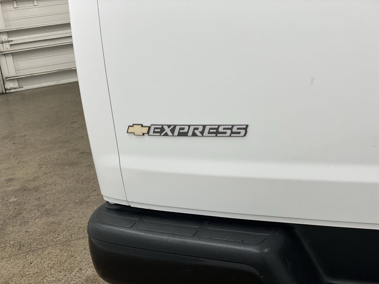 2025 Chevrolet Express Cargo WT