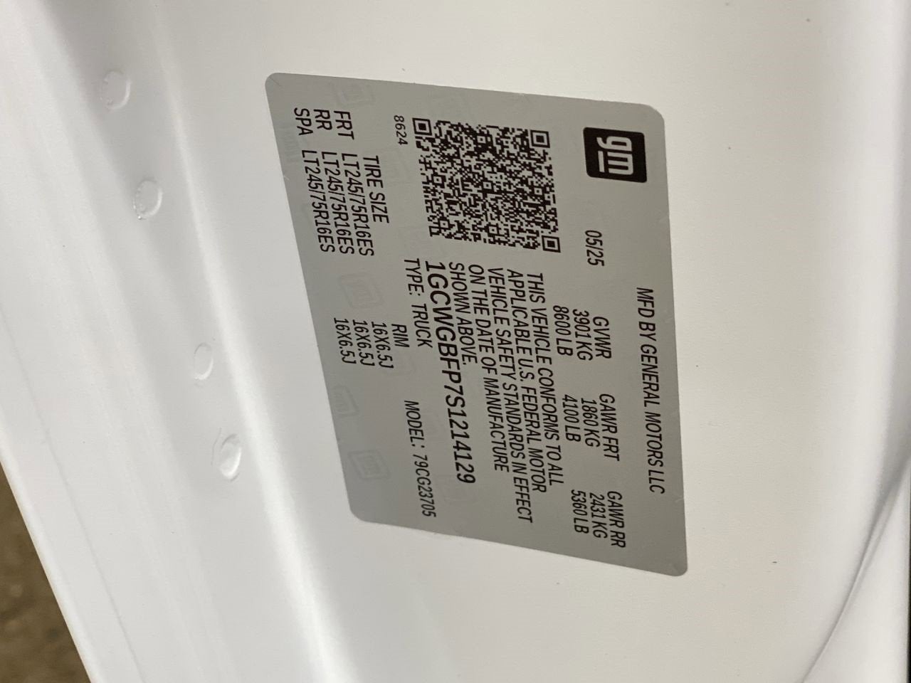 2025 Chevrolet Express Cargo WT