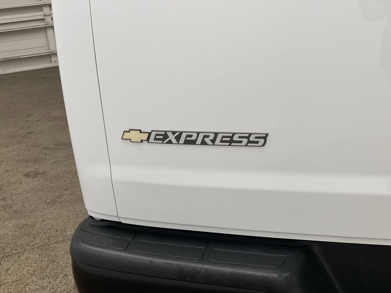 2025 Chevrolet Express Cargo WT