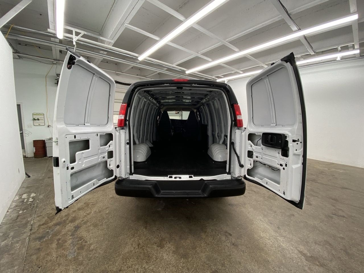 2025 Chevrolet Express Cargo WT