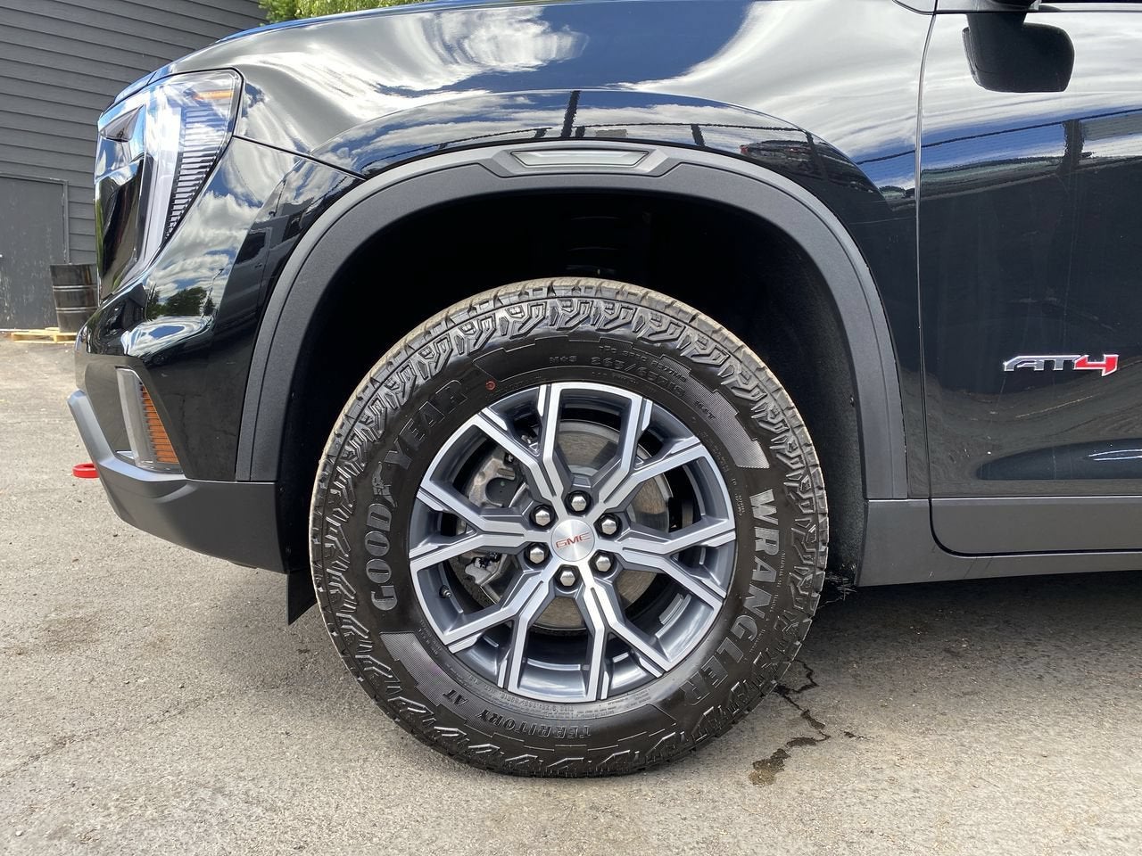 2025 GMC Acadia AT4