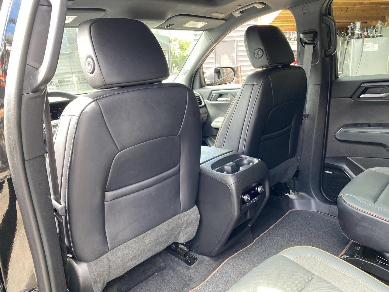 2025 GMC Acadia AT4