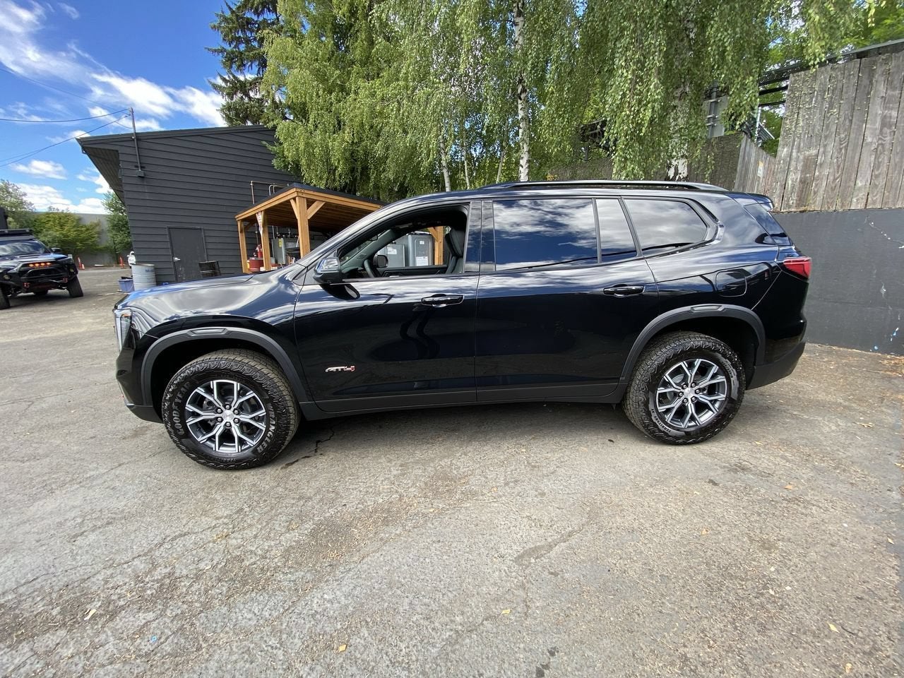 2025 GMC Acadia AT4