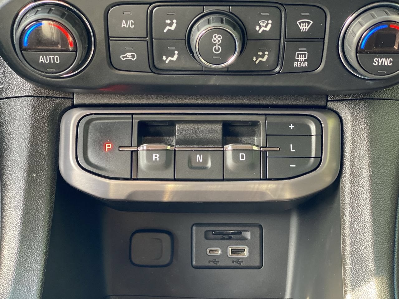 2021 GMC Acadia AT4