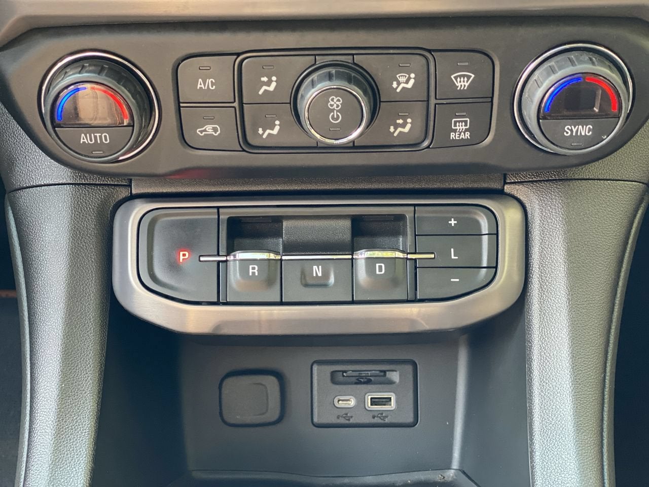 2021 GMC Acadia AT4