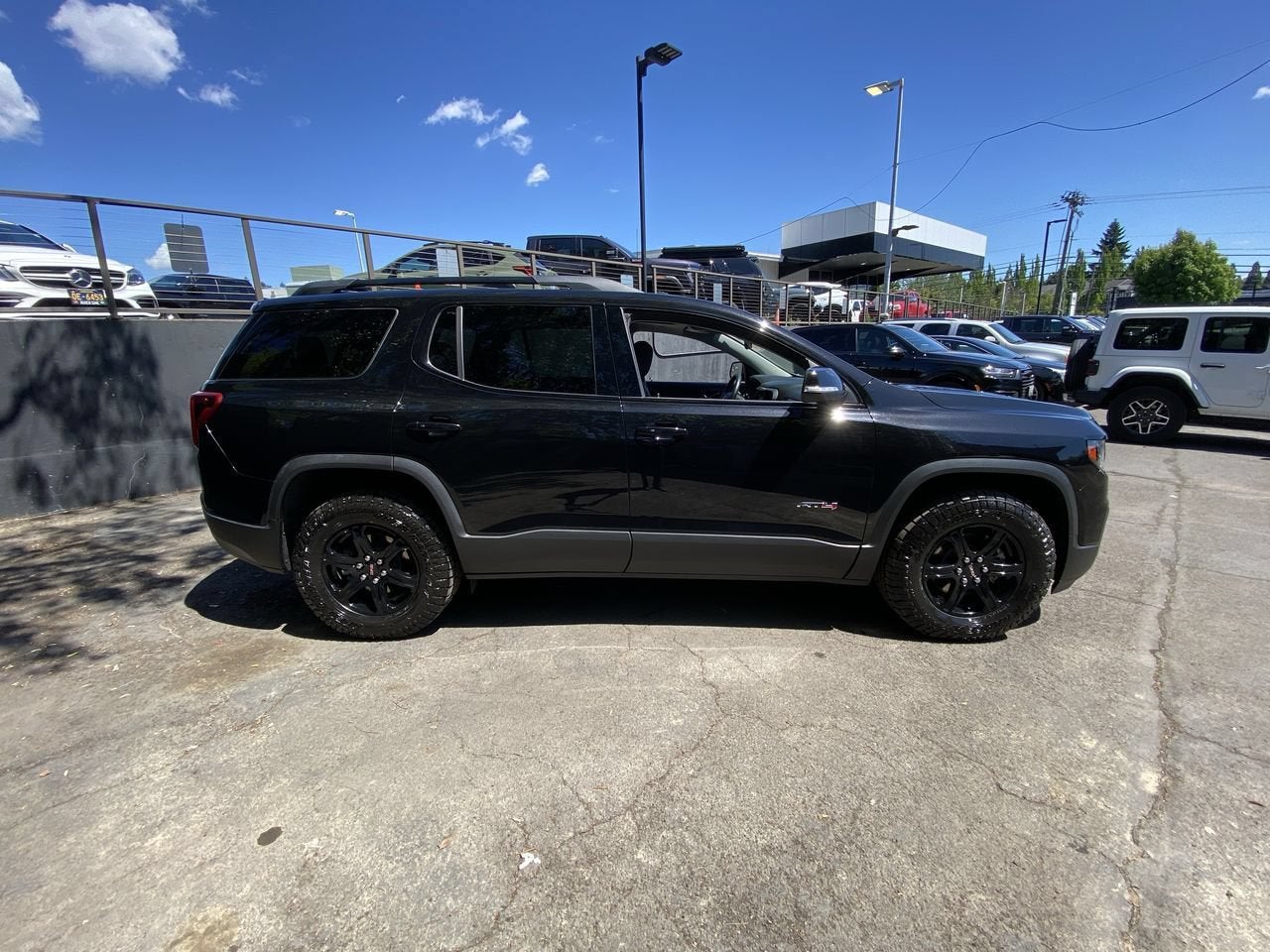 2022 GMC Acadia AT4