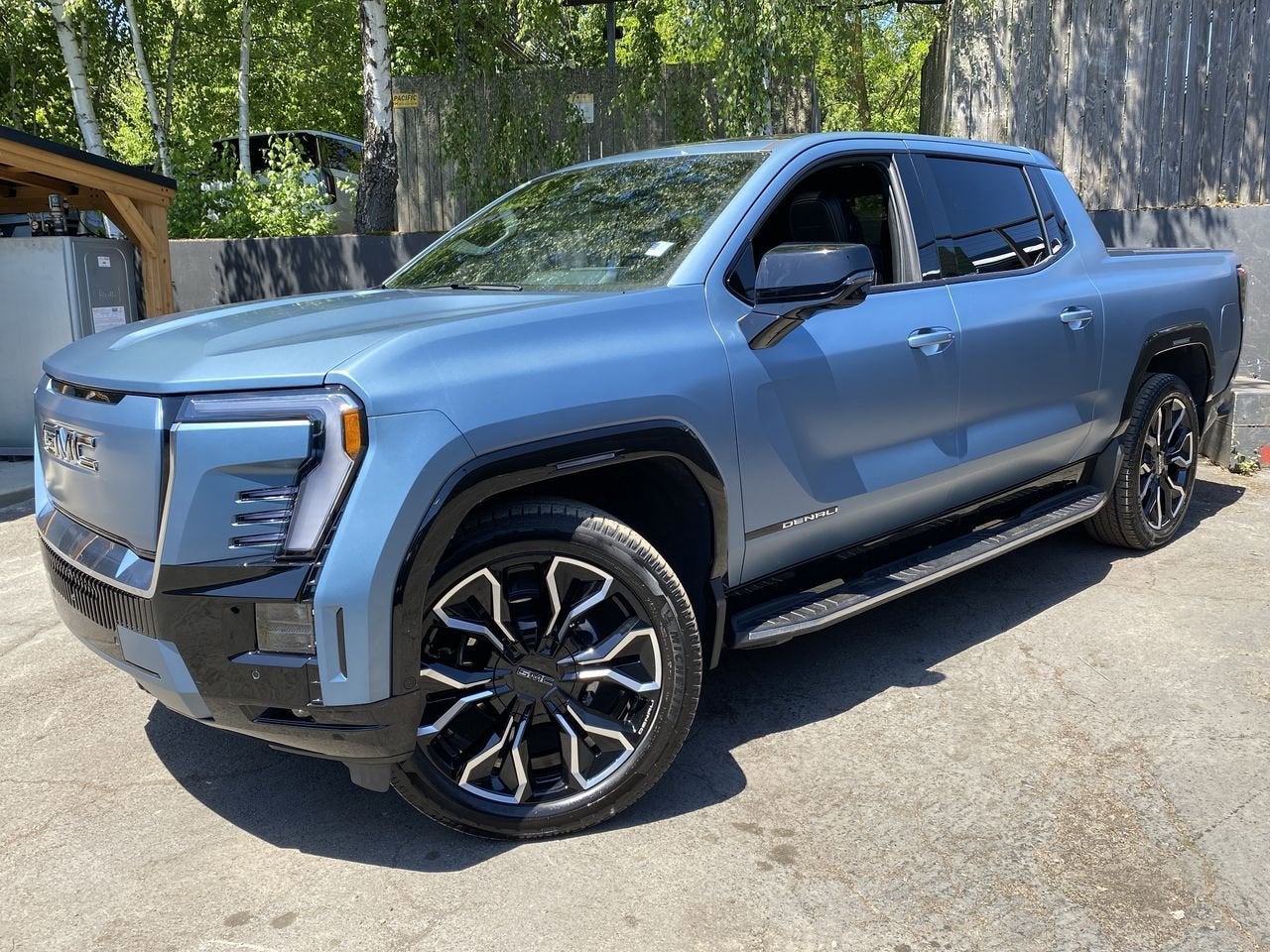 2025 GMC Sierra Denali Extended Range Crew Cab e4WD's photo