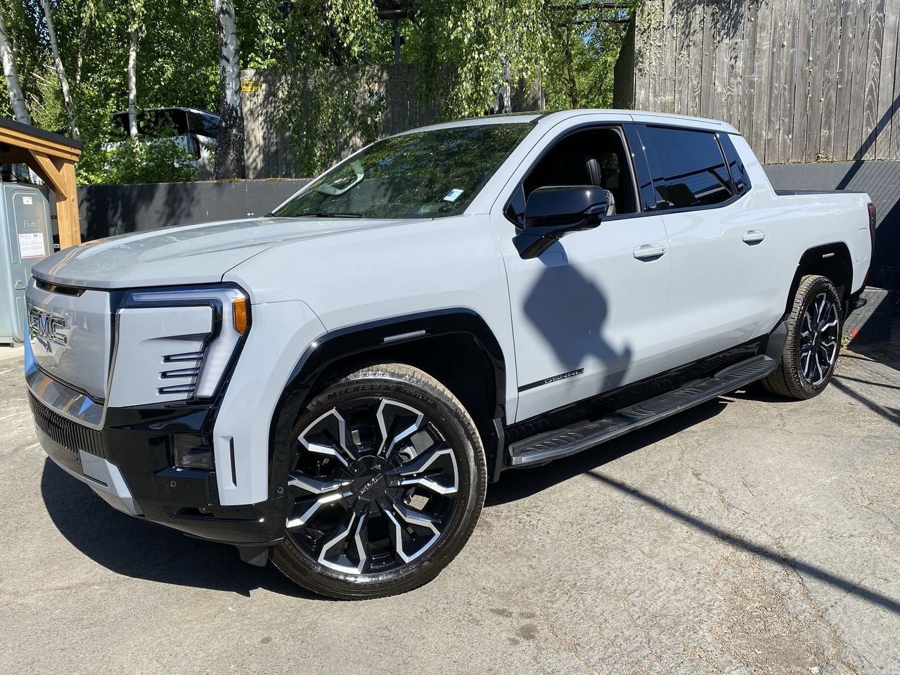 2025 GMC Sierra Denali Extended Range Crew Cab e4WD's photo