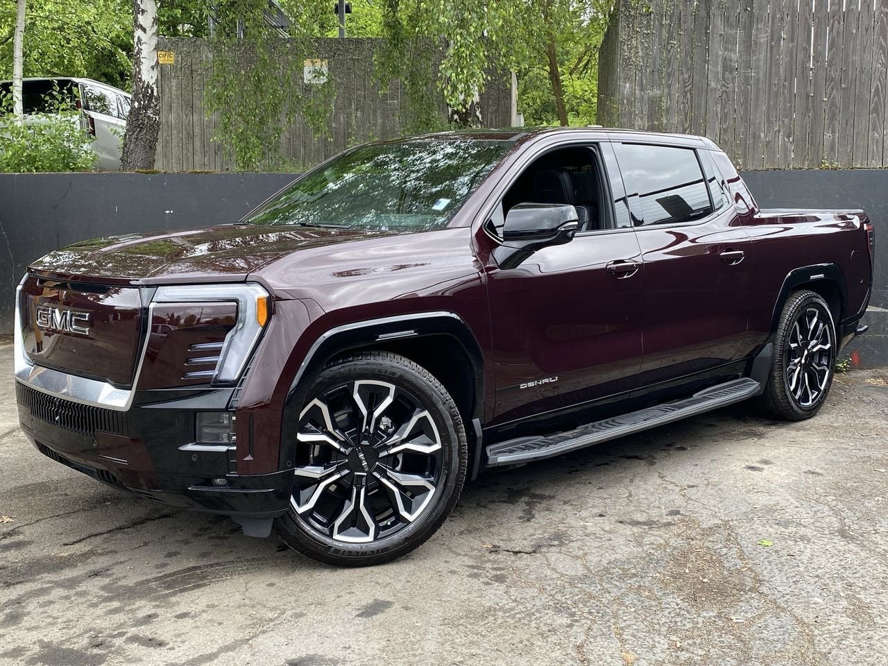 2025 GMC Sierra Denali Extended Range Crew Cab e4WD's photo