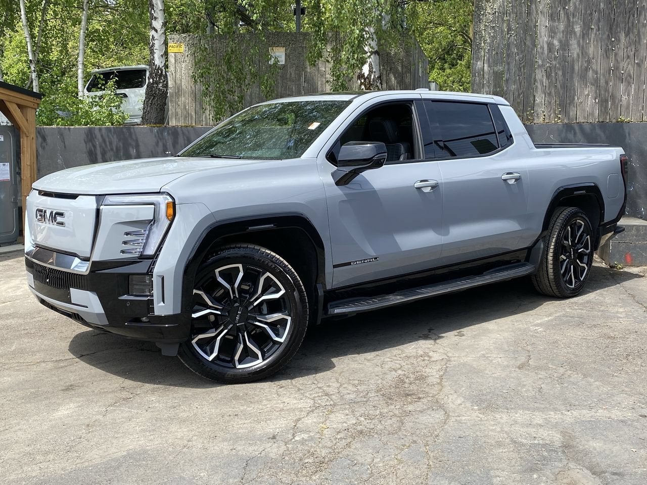 2025 GMC Sierra Denali Extended Range Crew Cab e4WD's photo