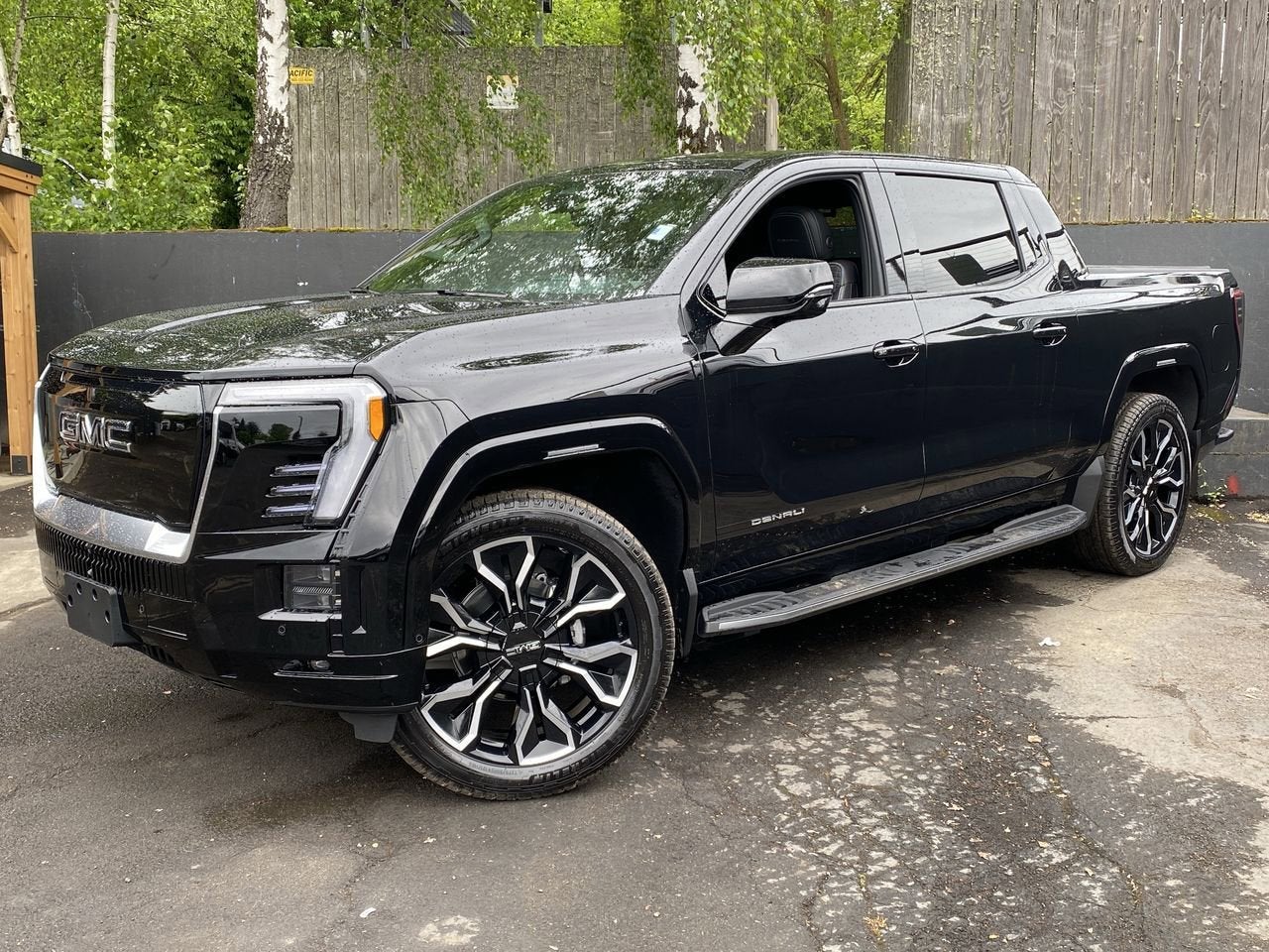 2025 GMC Sierra Denali Extended Range Crew Cab e4WD's photo