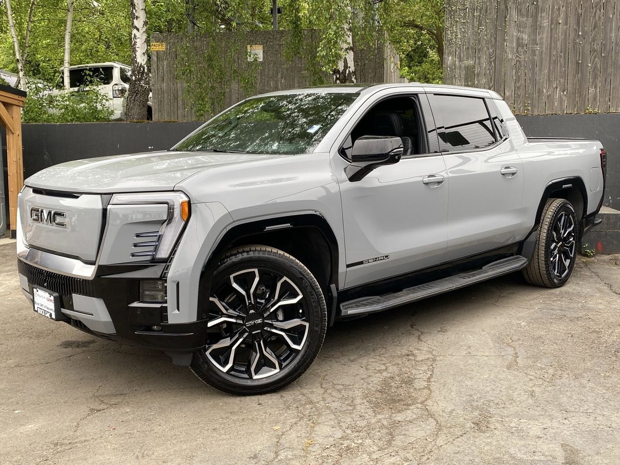 2025 GMC Sierra Denali Extended Range Crew Cab e4WD's photo