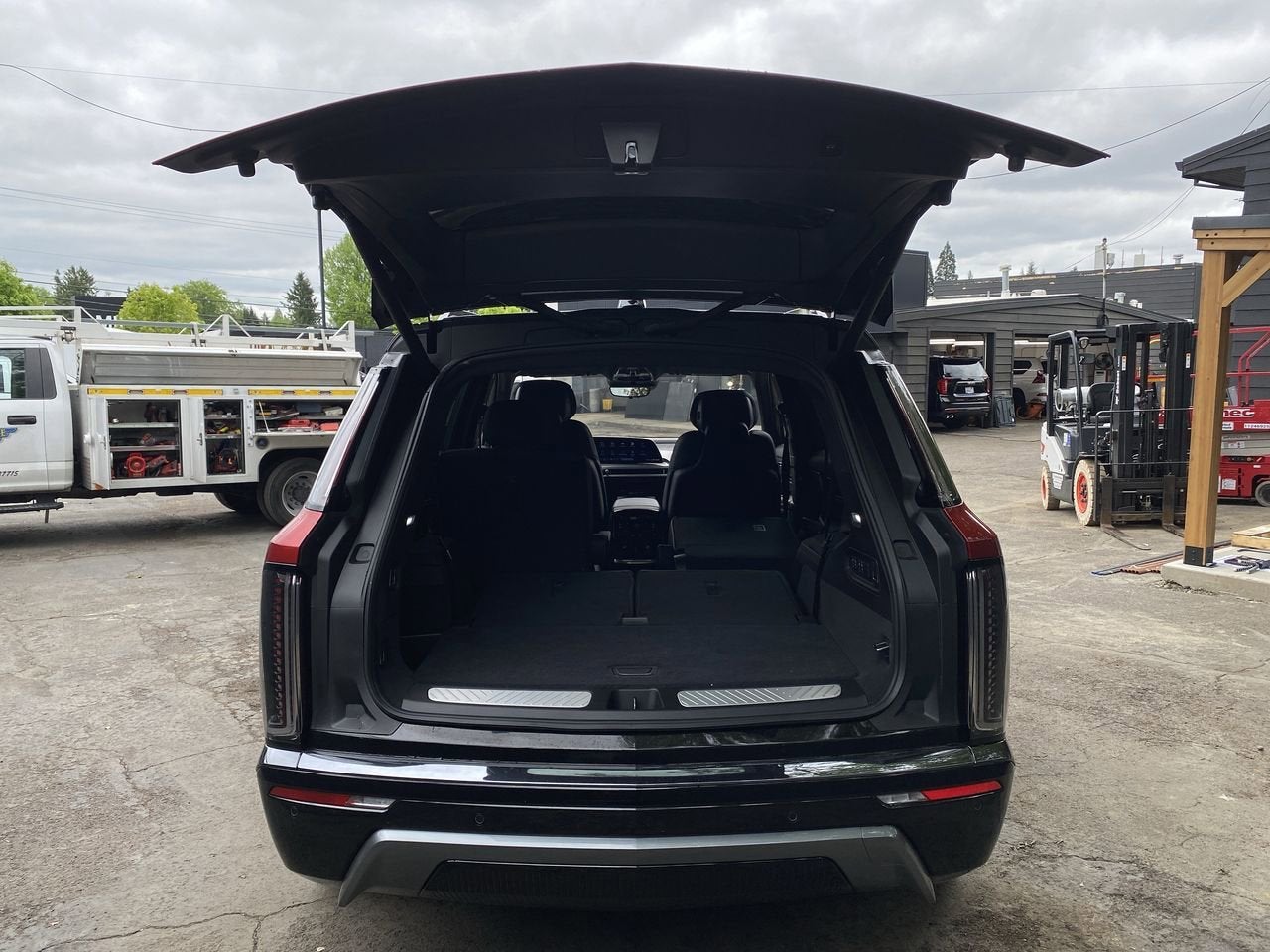 2026 Cadillac VISTIQ Sport