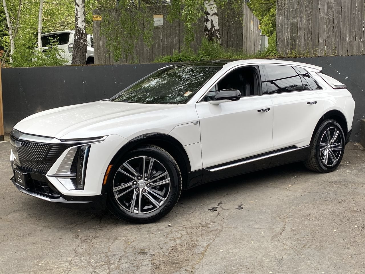 2025 Cadillac LYRIQ Luxury 2