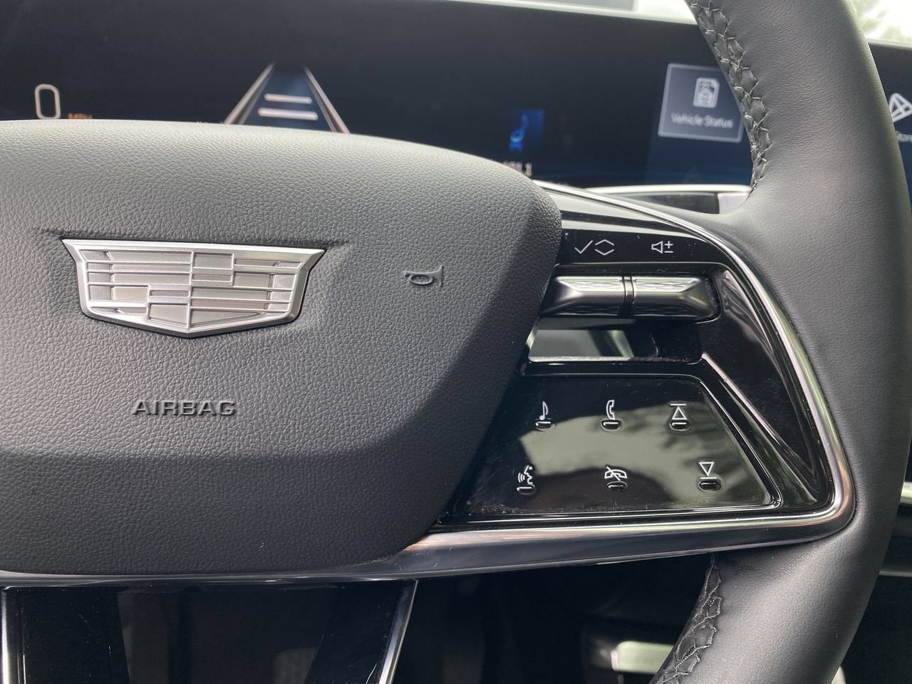 2025 Cadillac LYRIQ Luxury 2