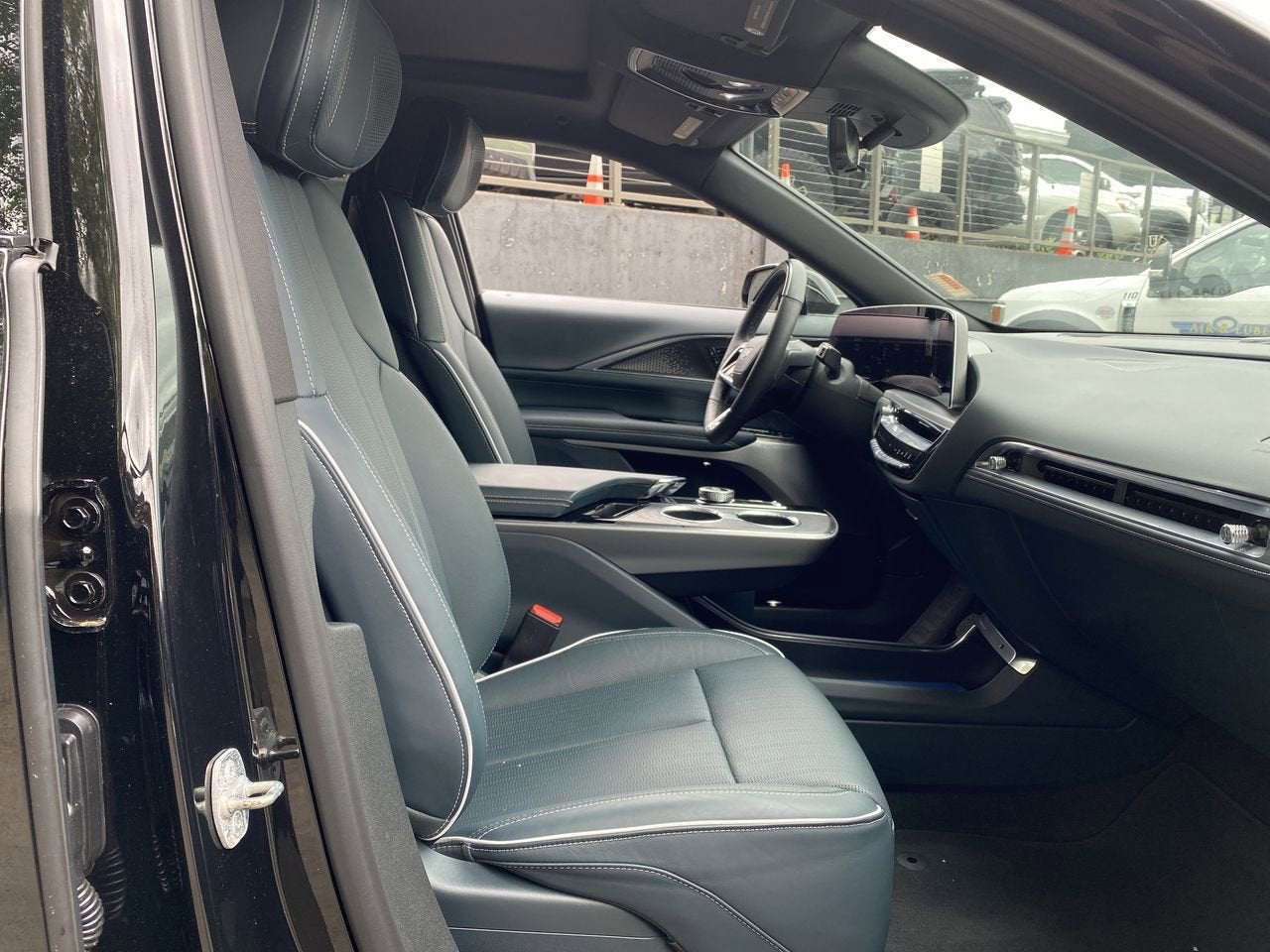 2024 Cadillac LYRIQ Luxury 3