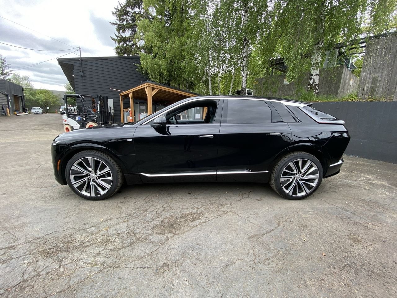2024 Cadillac LYRIQ Luxury 3
