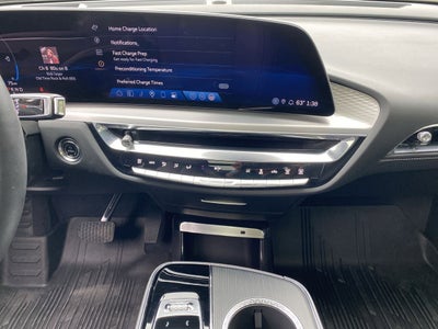 2024 Cadillac LYRIQ Luxury 3