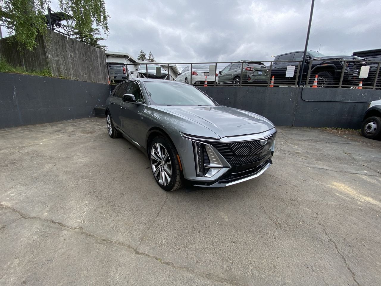 2024 Cadillac LYRIQ Luxury 3