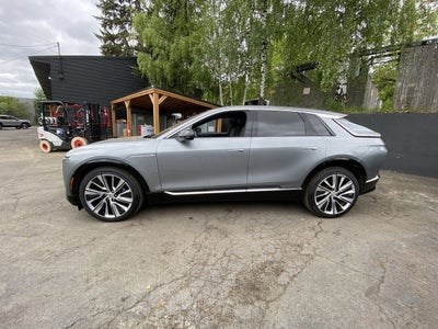 2024 Cadillac LYRIQ Luxury 3