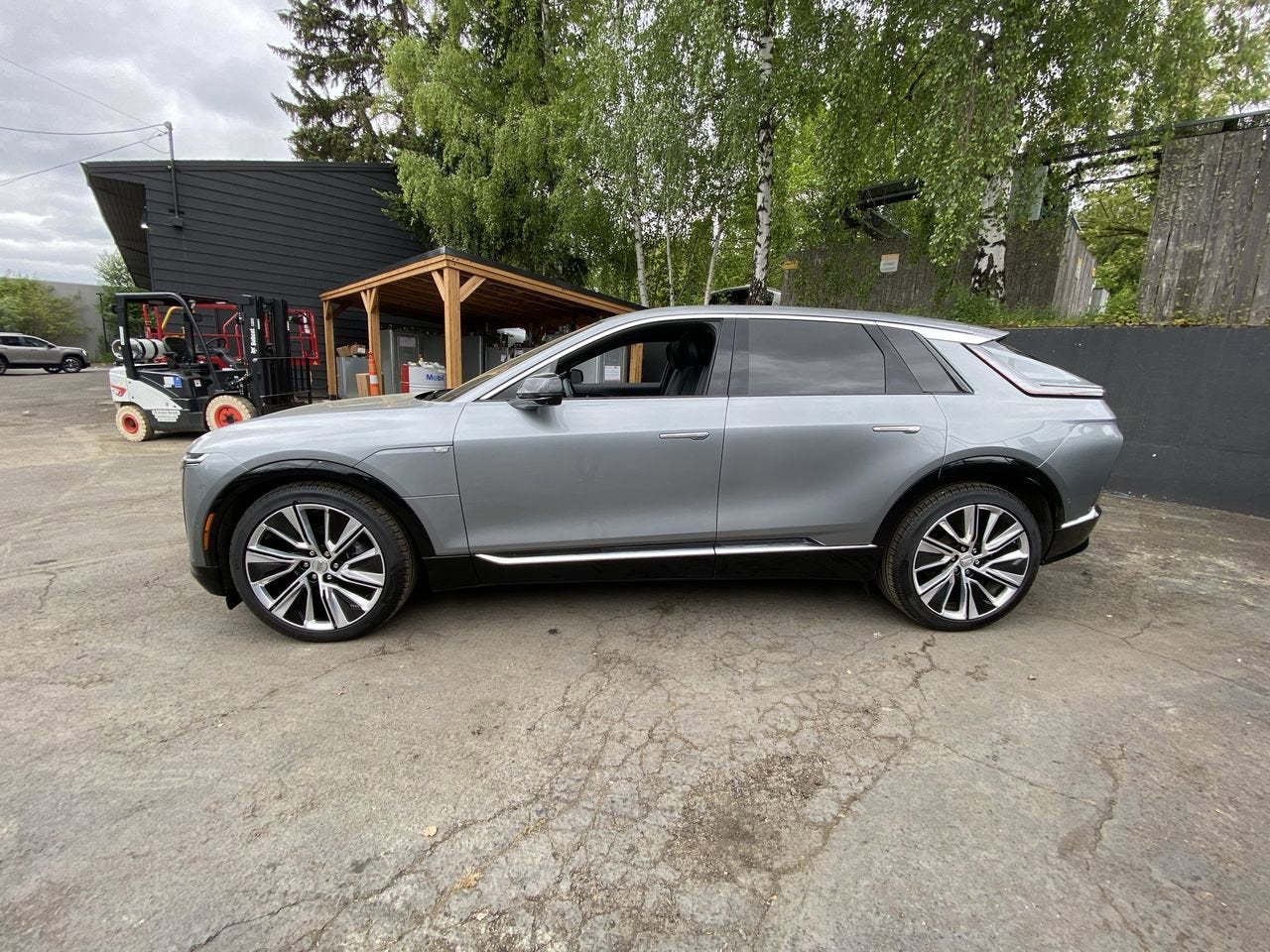 2024 Cadillac LYRIQ Luxury 3