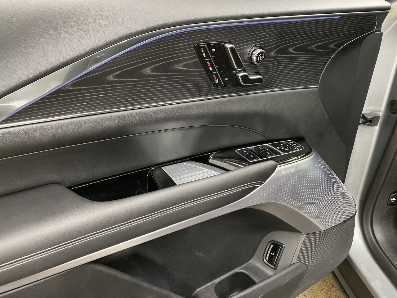 2024 Cadillac LYRIQ Luxury 3