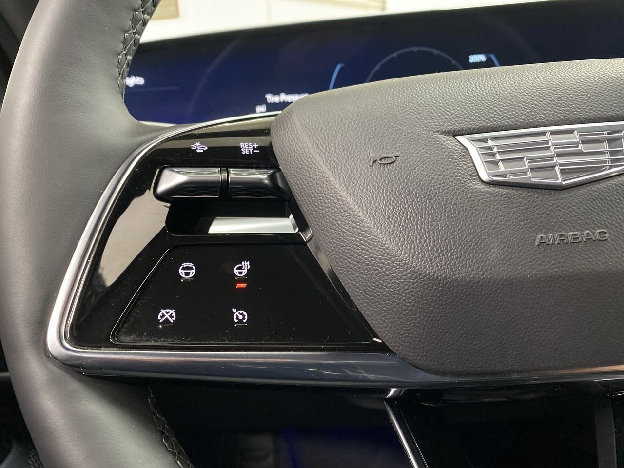 2024 Cadillac LYRIQ Luxury 3