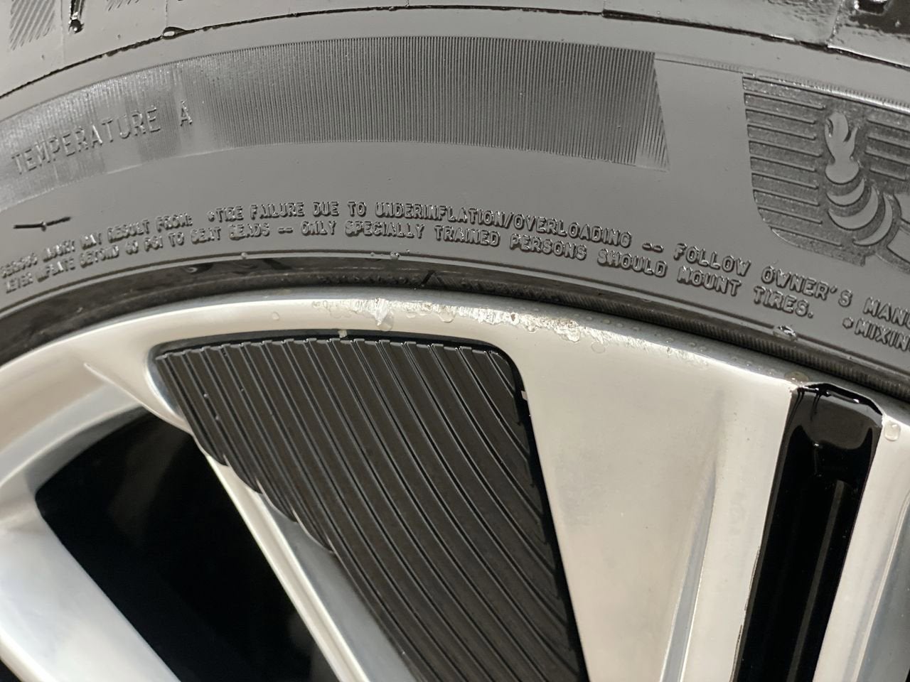 2024 Cadillac LYRIQ Luxury 3