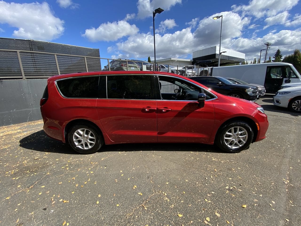 2025 Chrysler Pacifica Select