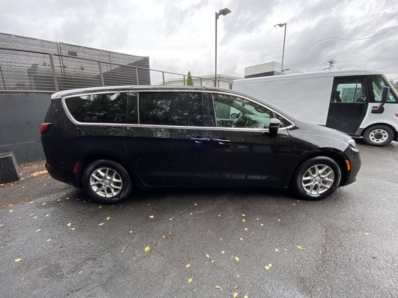 2025 Chrysler Pacifica Select