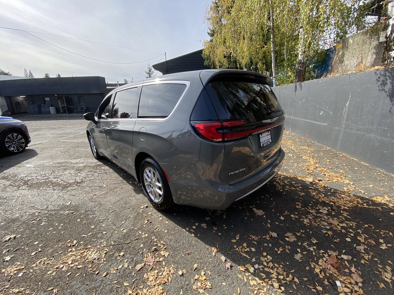 2025 Chrysler Pacifica Select