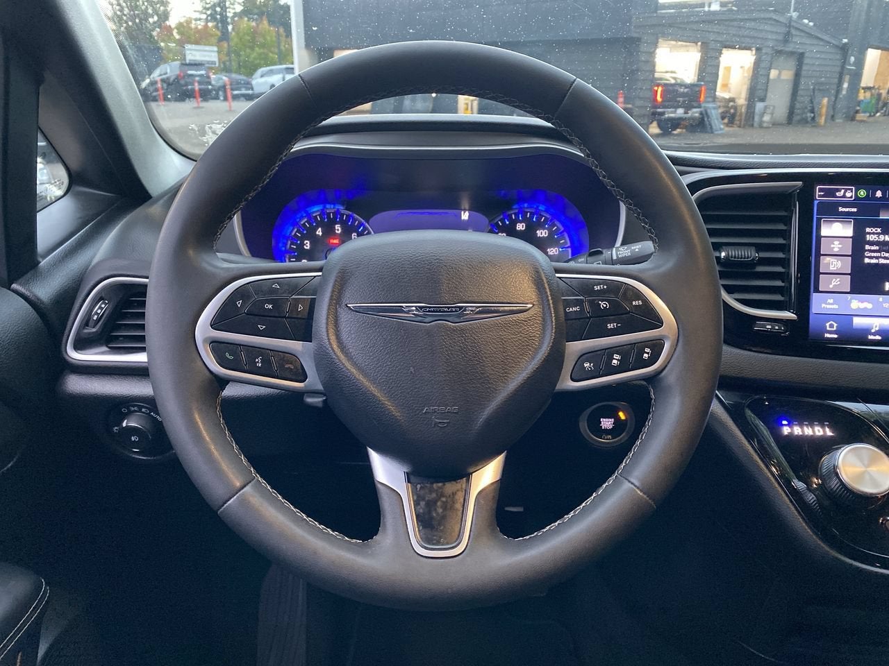 2025 Chrysler Pacifica Select