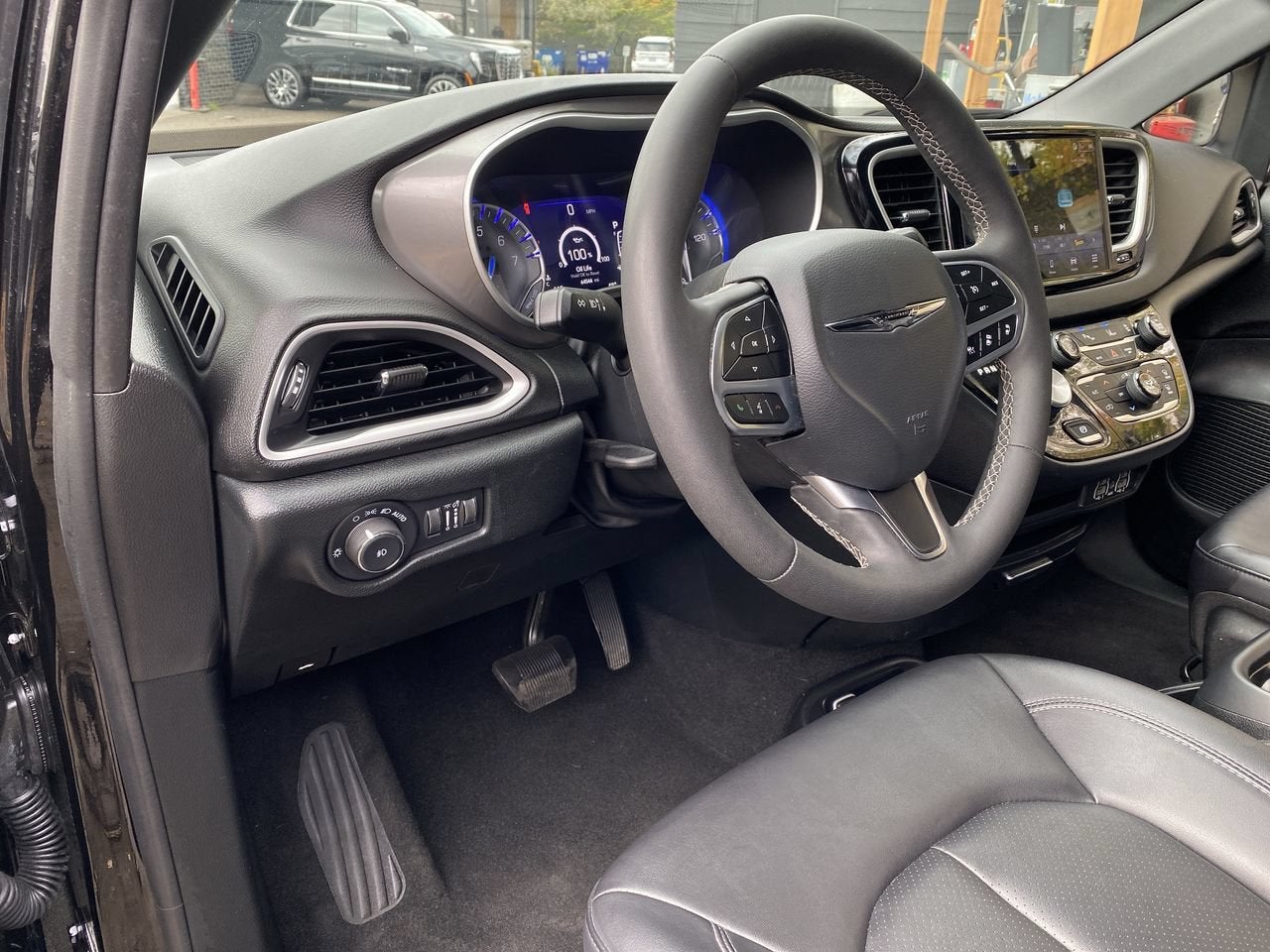 2025 Chrysler Pacifica Select