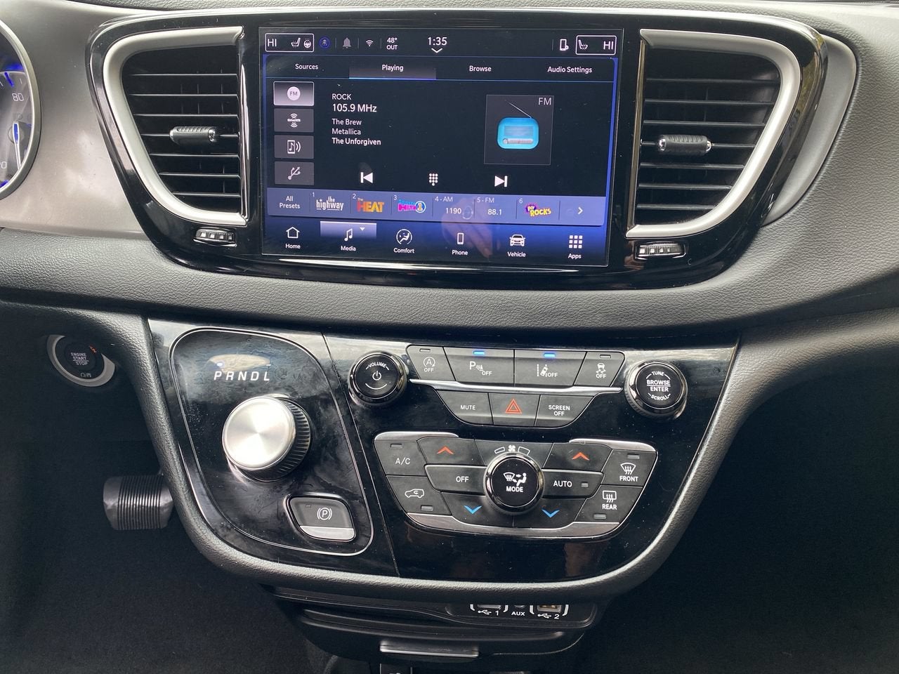 2025 Chrysler Pacifica Select