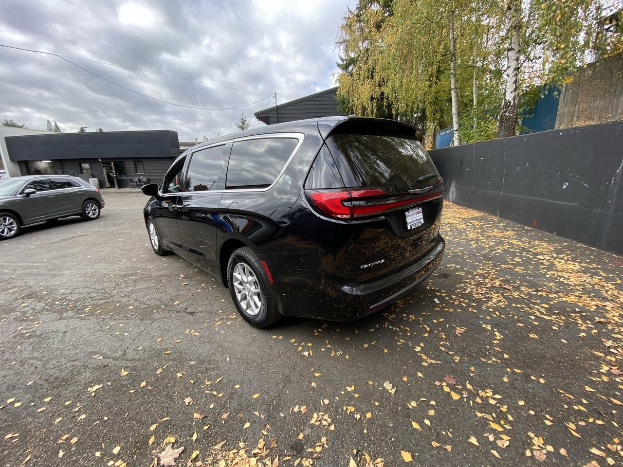 2025 Chrysler Pacifica Select