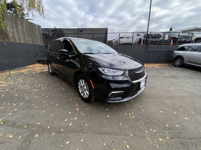 2025 Chrysler Pacifica Select
