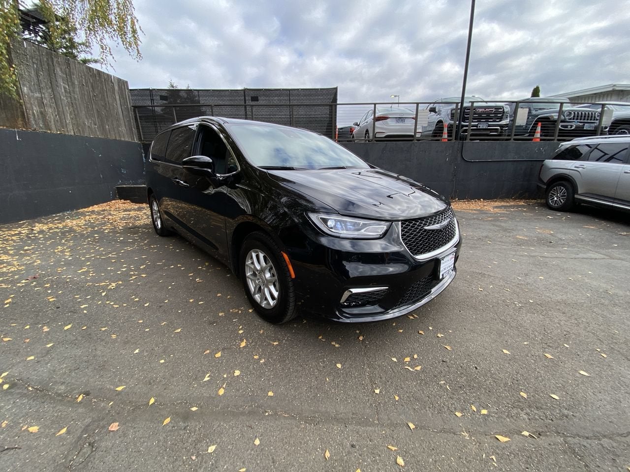 2025 Chrysler Pacifica Select