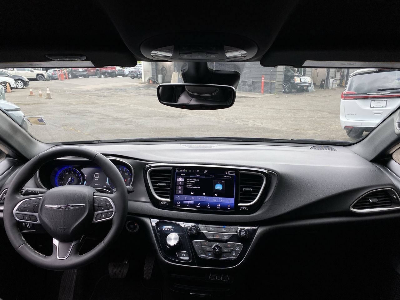 2025 Chrysler Pacifica Select