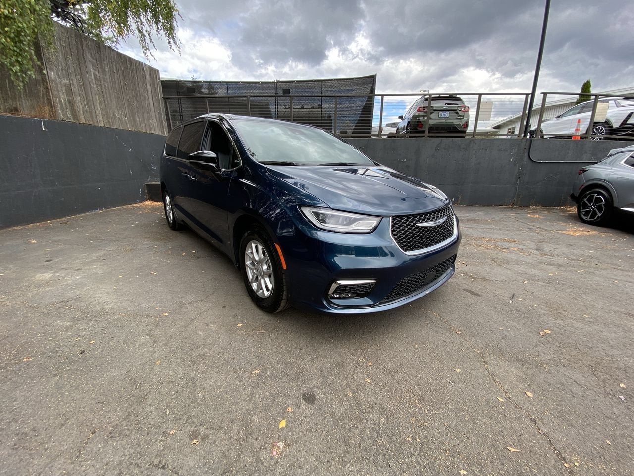 2025 Chrysler Pacifica Select