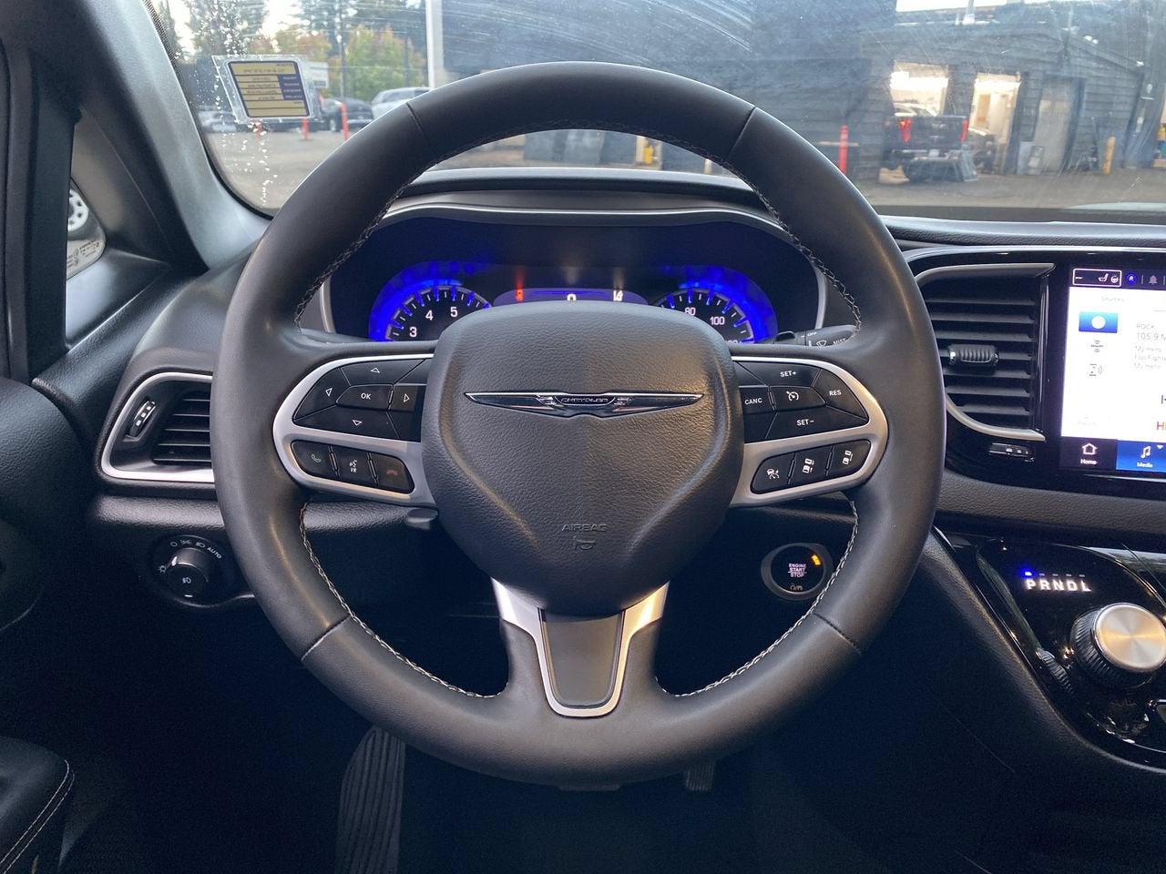 2025 Chrysler Pacifica Select