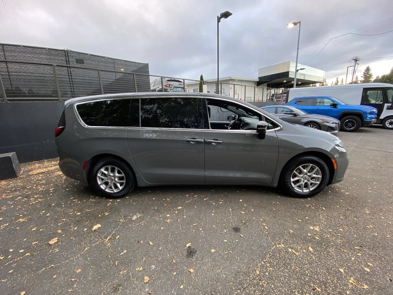 2025 Chrysler Pacifica Select