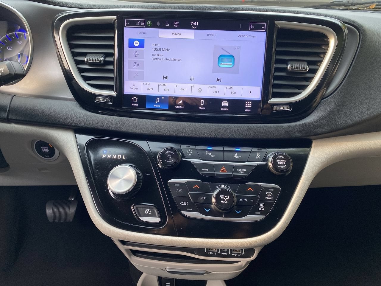 2024 Chrysler Pacifica Touring L