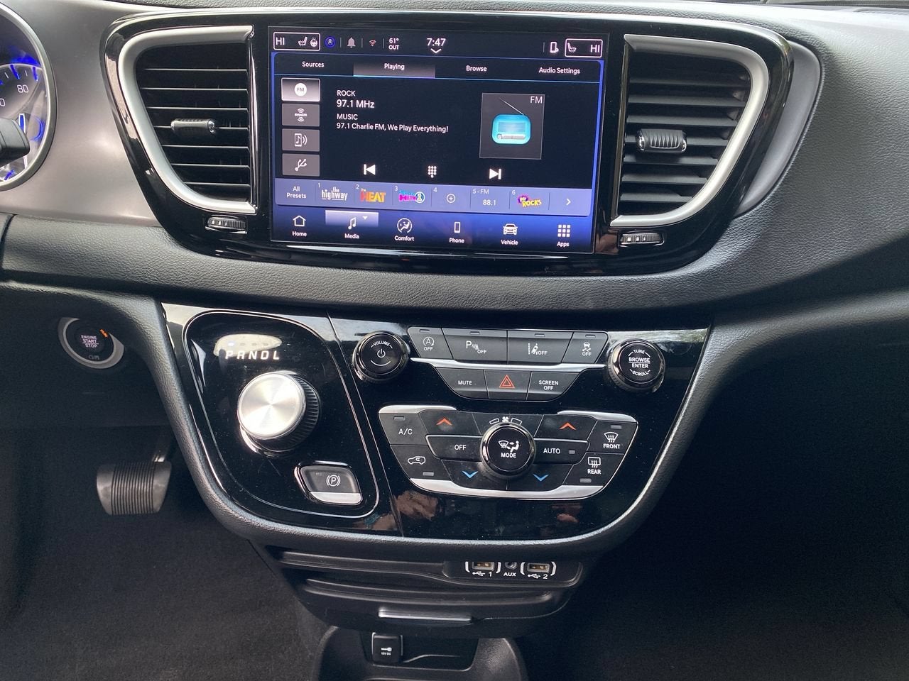 2025 Chrysler Pacifica Select